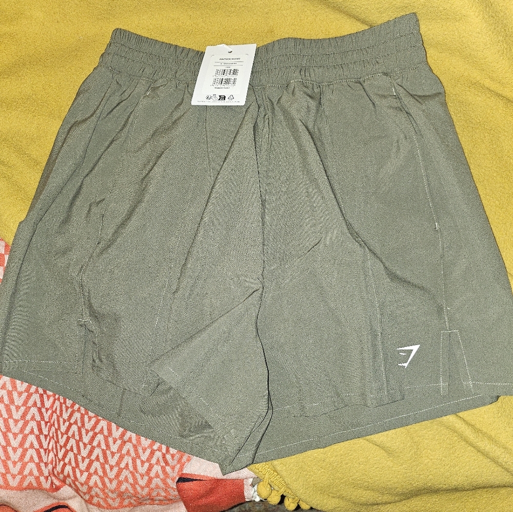 Gymshark Pintuck Shorts - Base Green - Picture 2 of 4